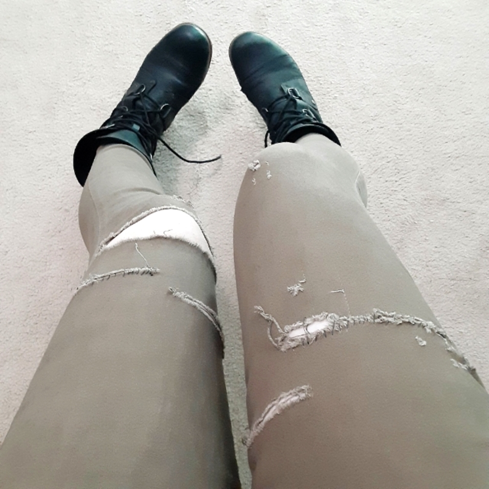 |3/$30| Custom Distressed Jeans